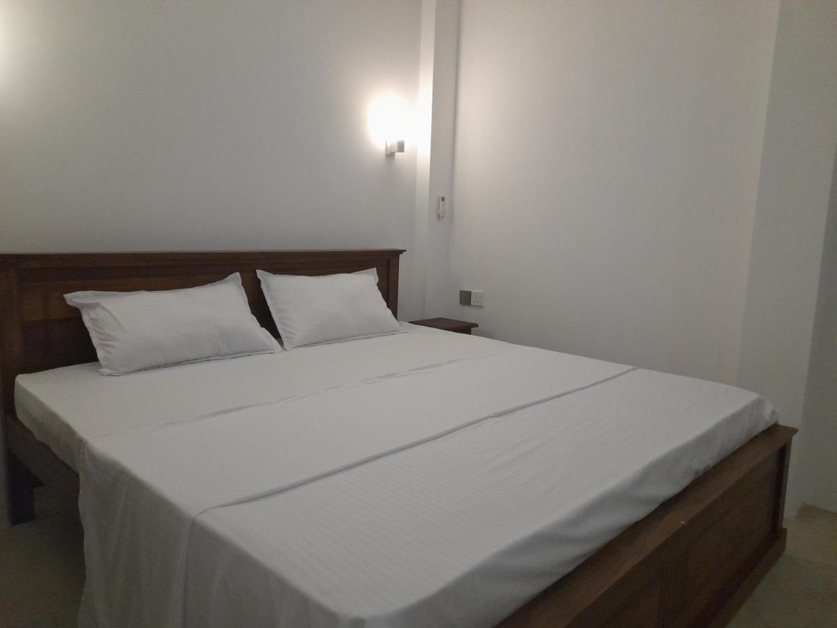 Gloria Inn Negombo Buitenkant foto