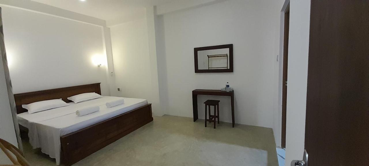 Gloria Inn Negombo Buitenkant foto