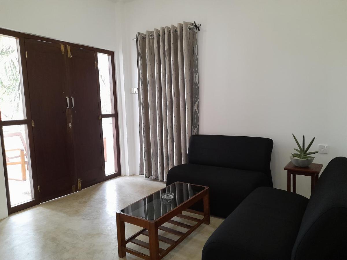 Gloria Inn Negombo Buitenkant foto