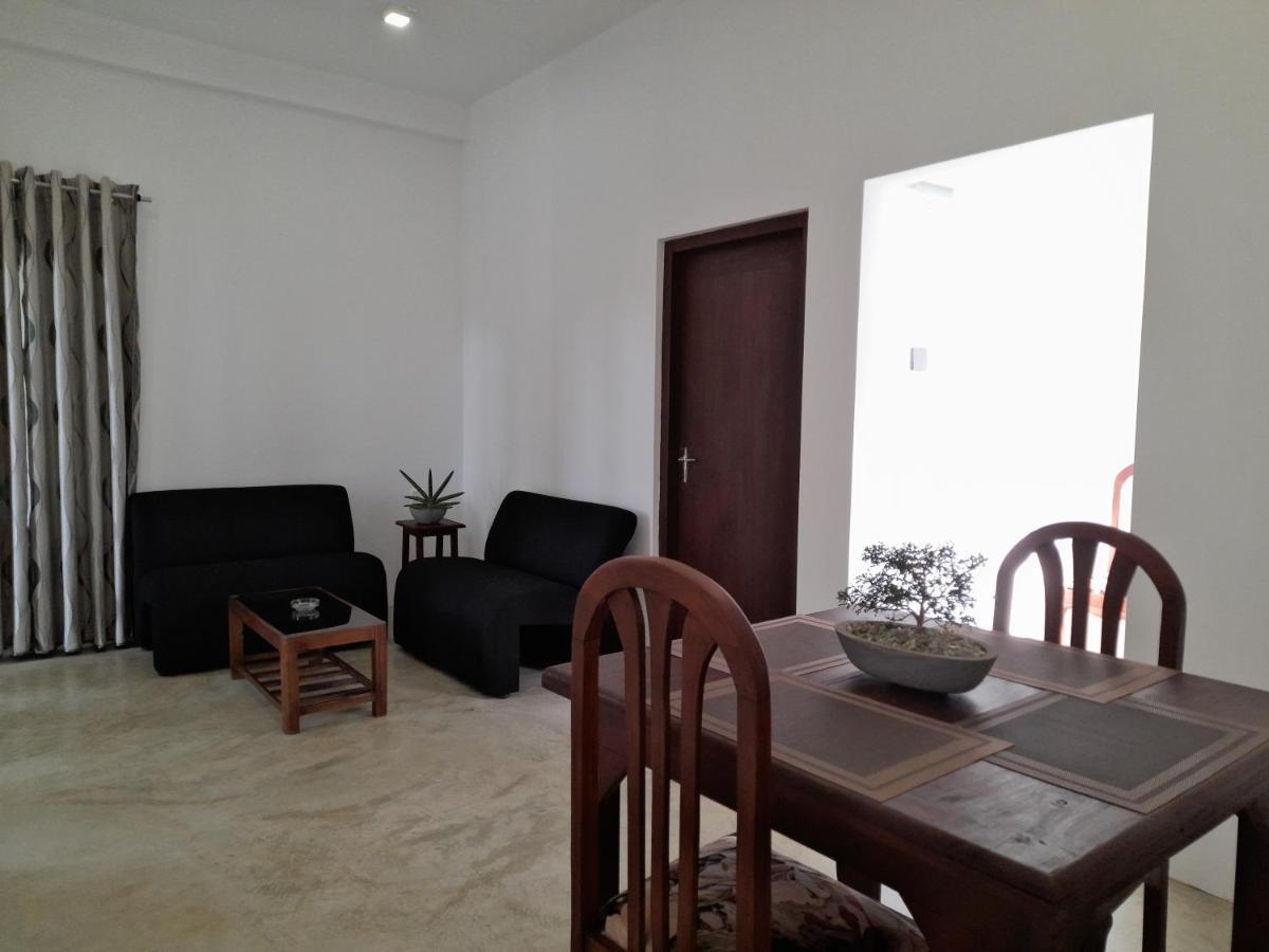 Gloria Inn Negombo Buitenkant foto
